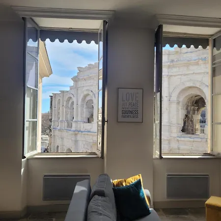 Des Arenes - * Nîmes